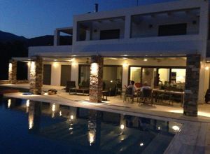 Βίλλα προς πώληση Μπούρος (Κάρυστος) 4.120 τ.μ. 3 Υπνοδωμάτια Νεόδμητο