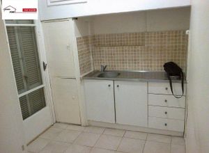 Studio Flat, Kamara