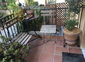 Studio Flat, Ano Poli