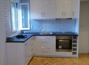 Studio Flat, Martiou