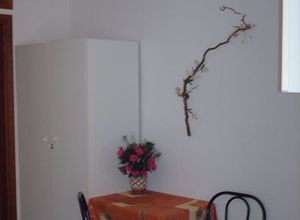Studio Flat, Kato Toumpa