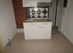 Studio Flat, Rotonta