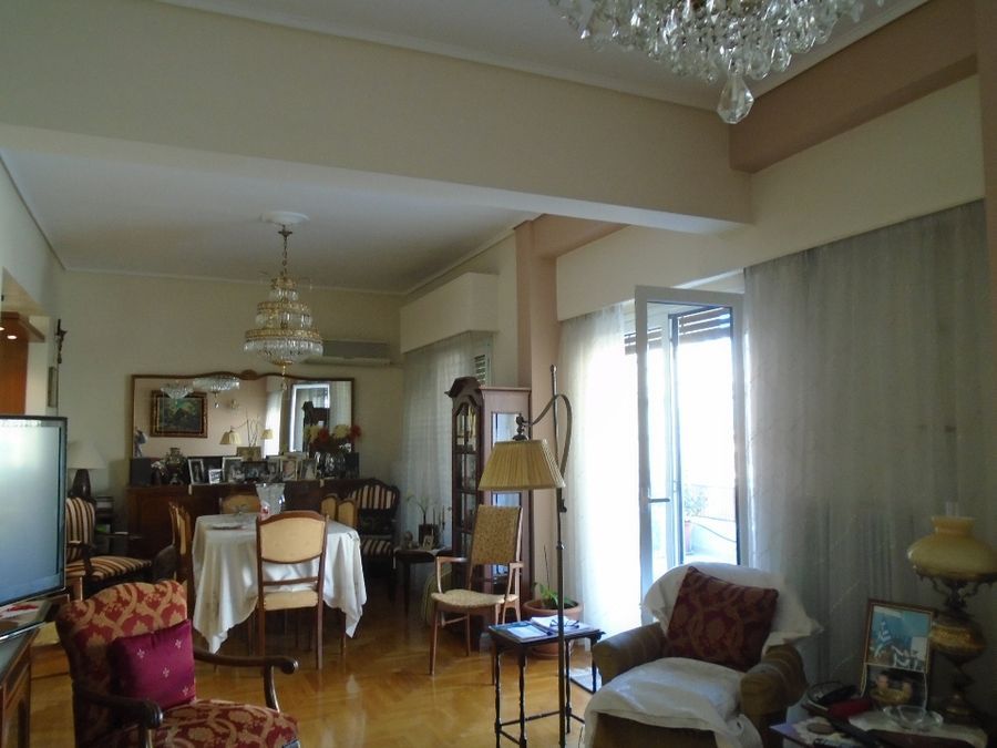 Photo 121375980