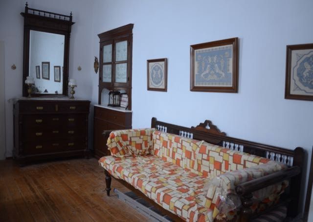 House Apiranthos