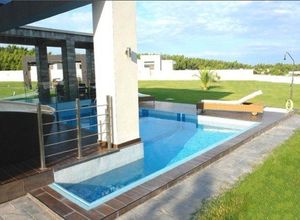 Detached House, Sani