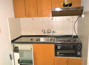 Studio/Γκαρσονιέρα, Τριανδρία