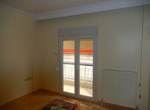 Studio Flat, Votsi