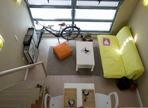 Studio Flat, Fokionos Negri