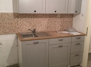 Studio Flat, 40 Ekklisies