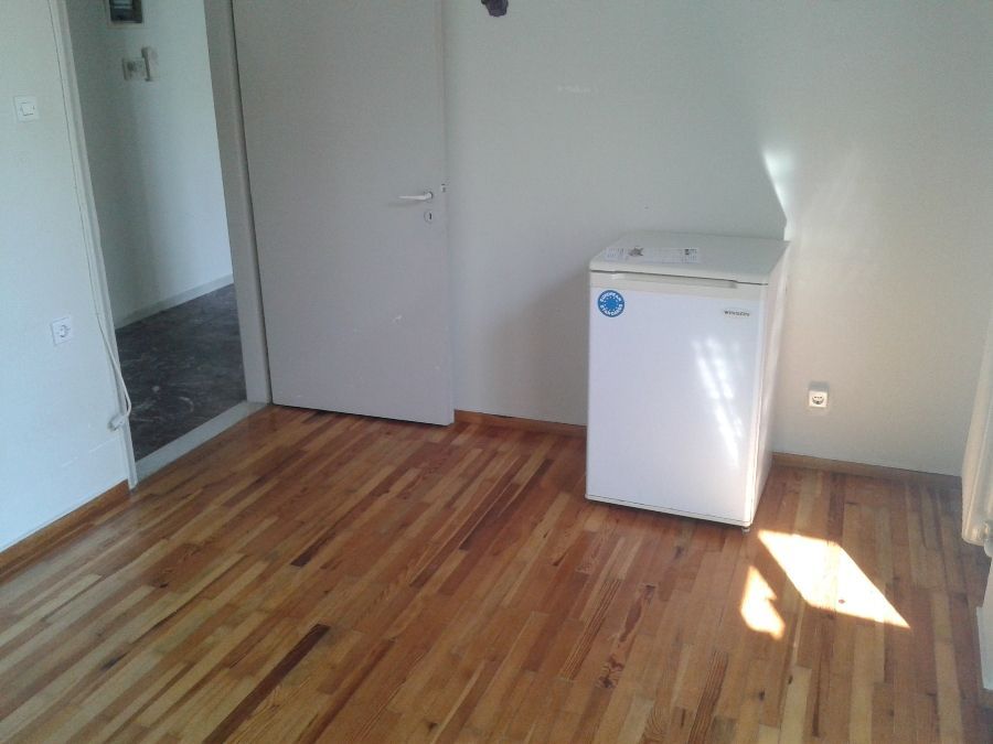 Photo 143887065