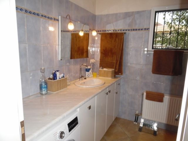 Photo 144034077