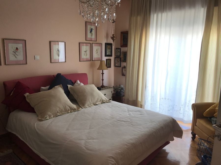 Photo 146050359