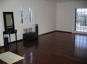 Maisonette, Politeia