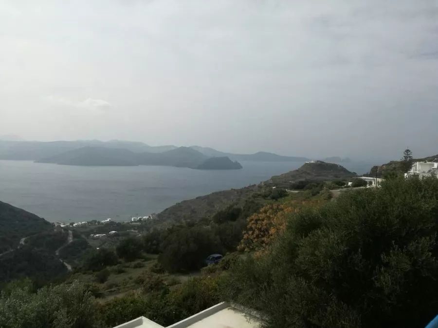 Plot Milos