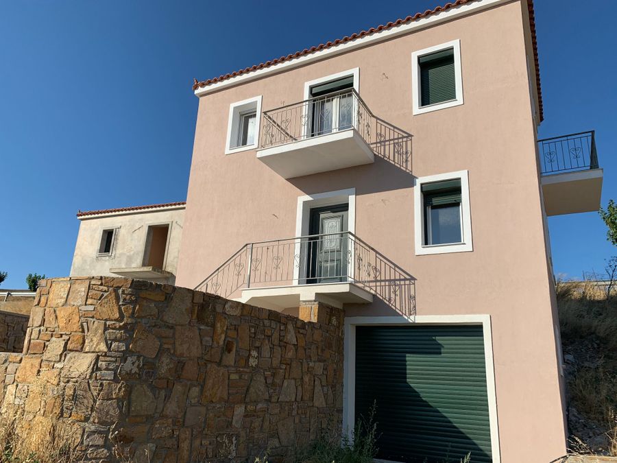 https://m1.spitogatos.gr/195901554_900x675.jpg?v=20130730