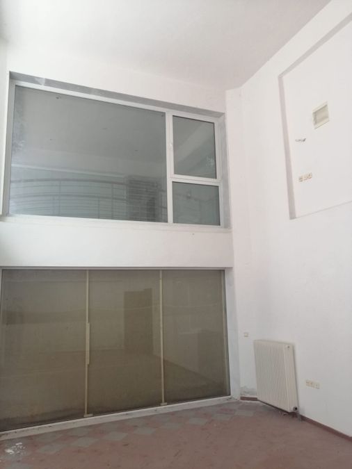 Photo 266558175