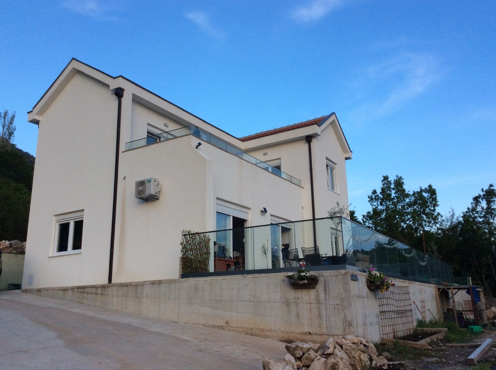 Spacious 3 Bedroom Apartment in Lapcici, Budva