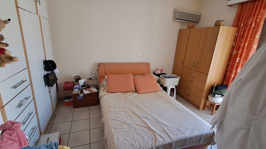Photo 296843889