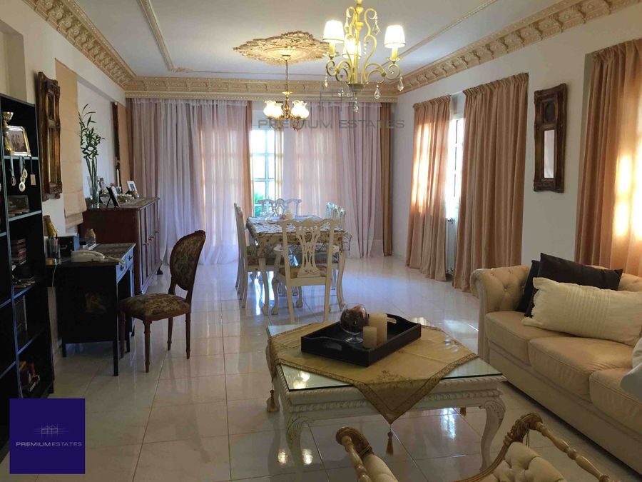 صورة فوتوغرافية 304054356