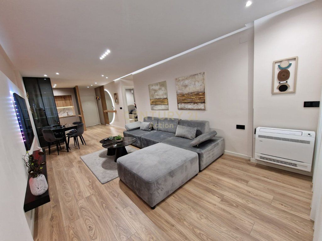 Apartament me qira Ish Ekspozita