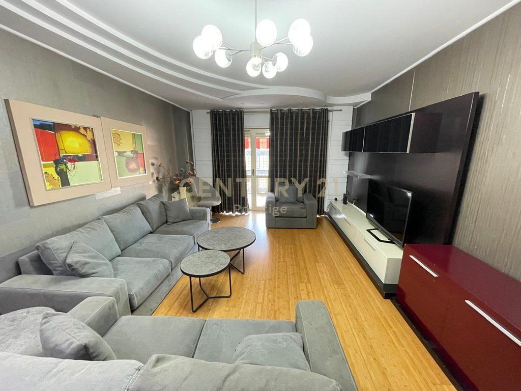 Apartament me qira Rr. e Elbasanit