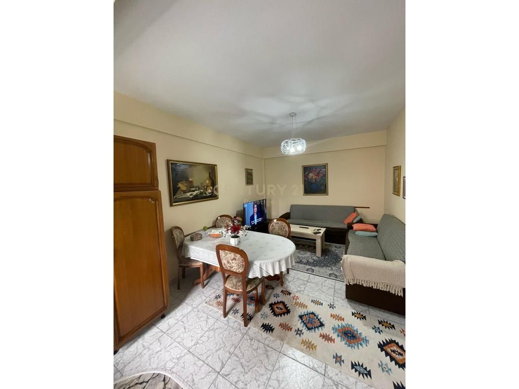 Vilë në shitje Rr. e Elbasanit