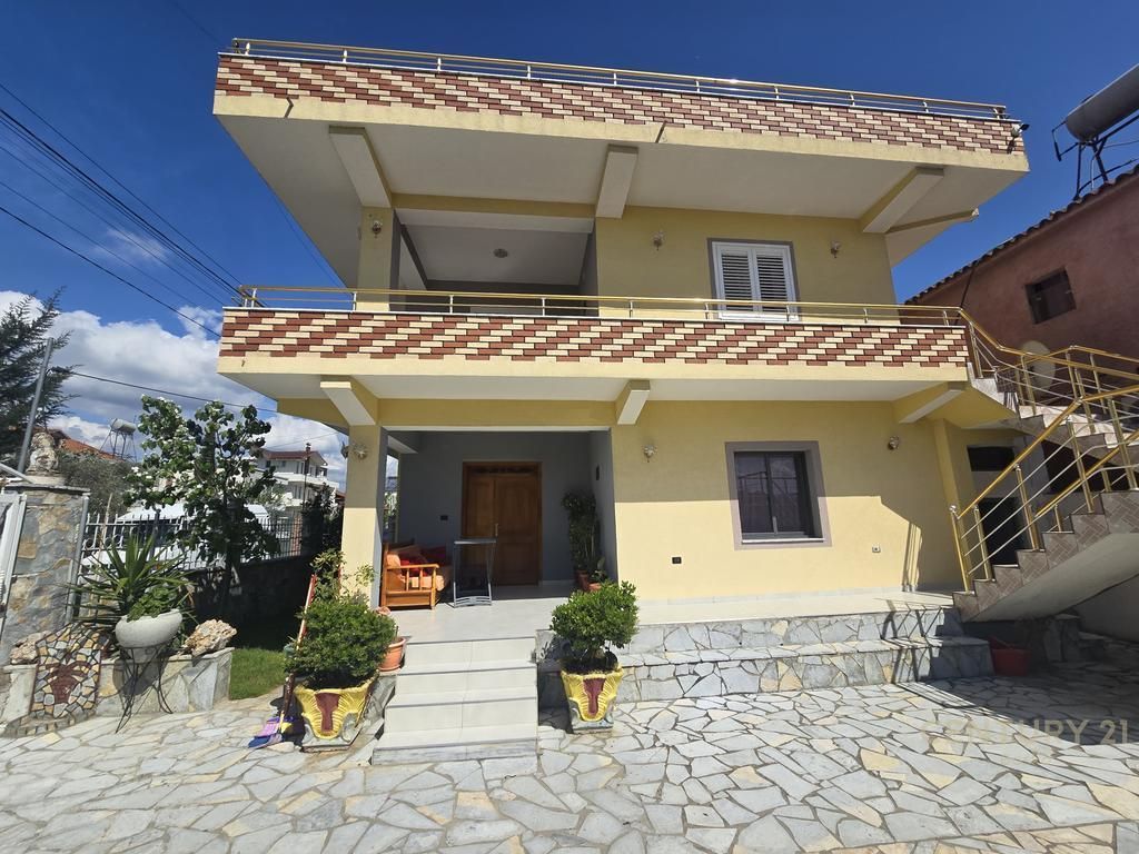 Vilë në shitje Kamëz - Qyteti