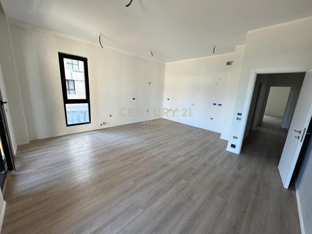 Apartament në shitje 21 Dhjetori