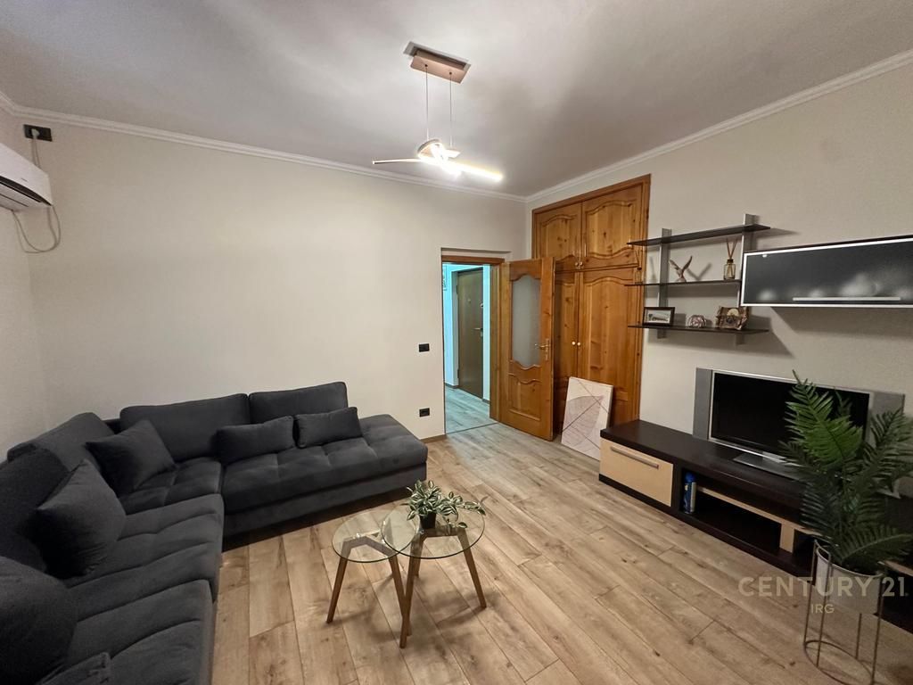 Apartament me qira Rr. e Kavajës
