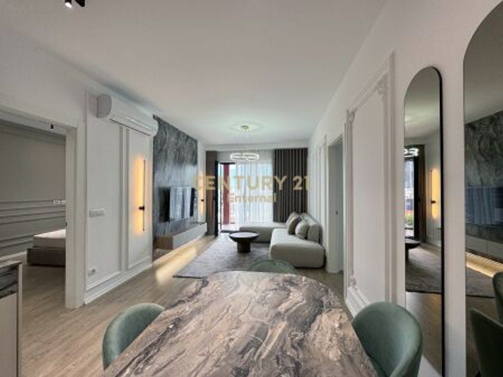 Apartament me qira Rr. e Kavajës