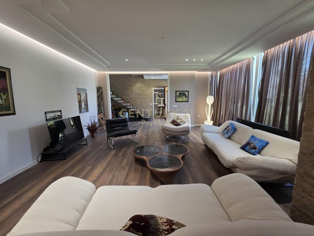 Vilë me qira Paskuqan