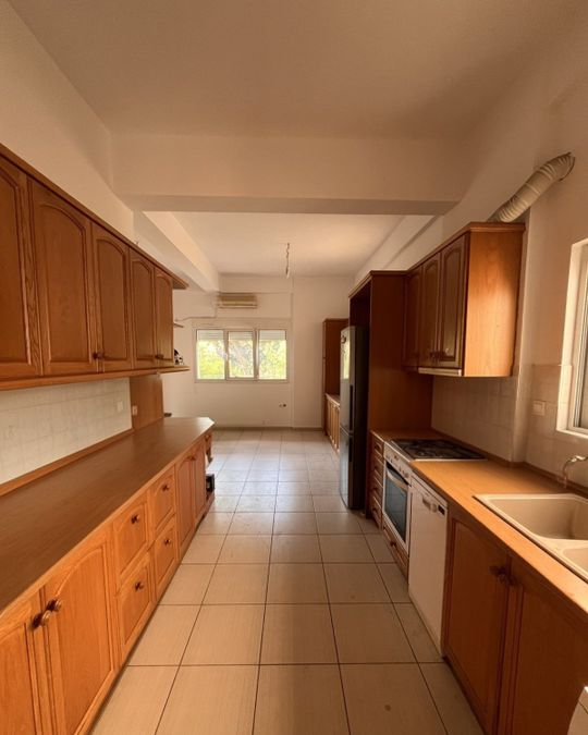 Photo 320198337