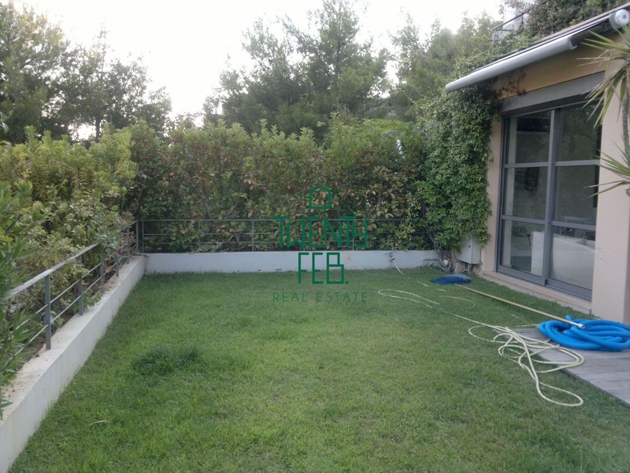 Photo 320276112