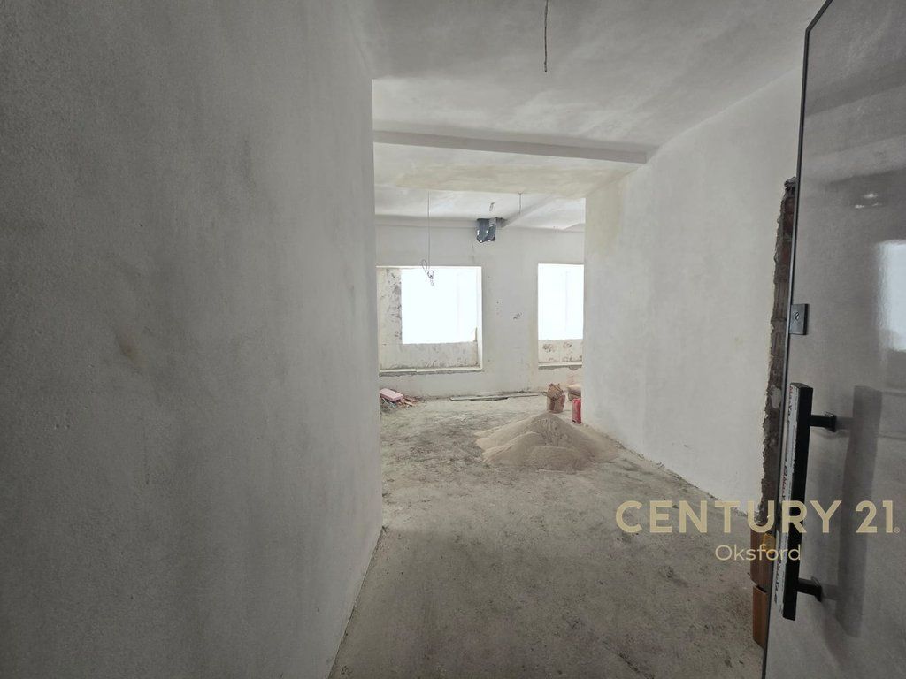 Apartament në shitje Shkolla e Kuqe