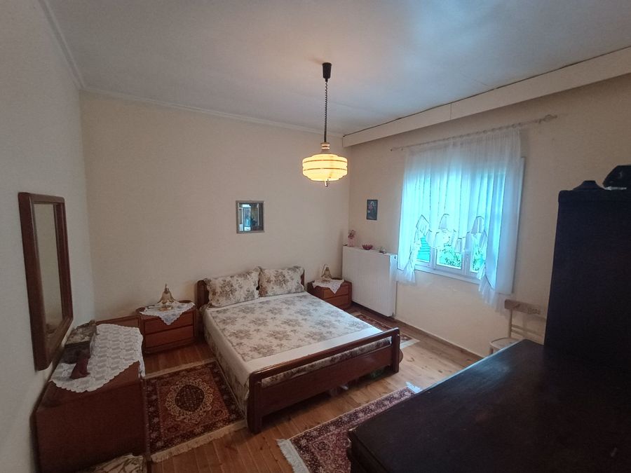 Photo 325044624