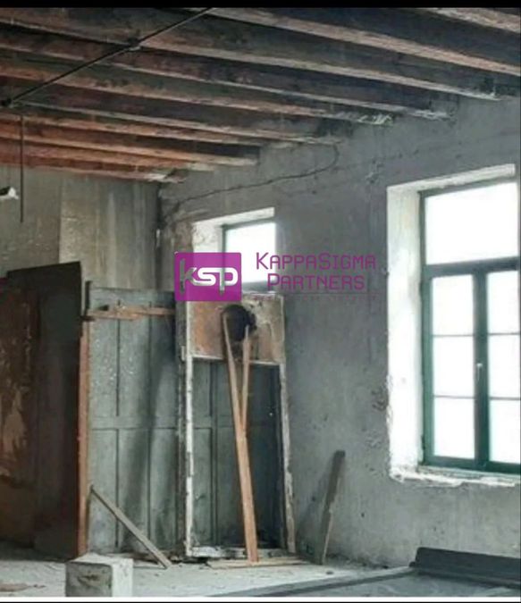 Photo 325047867