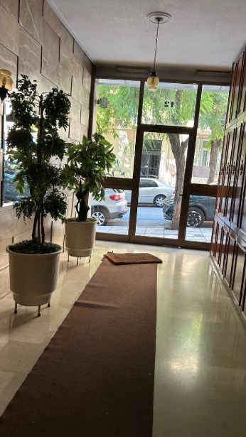 Photo 325445079