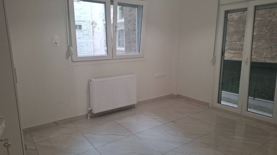 Photo 325619691