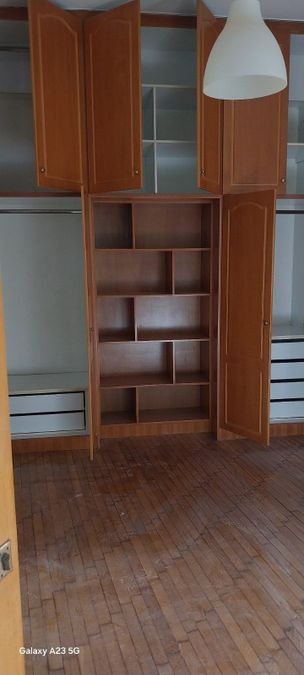 Photo 325768068