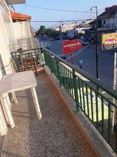 Photo 325839393