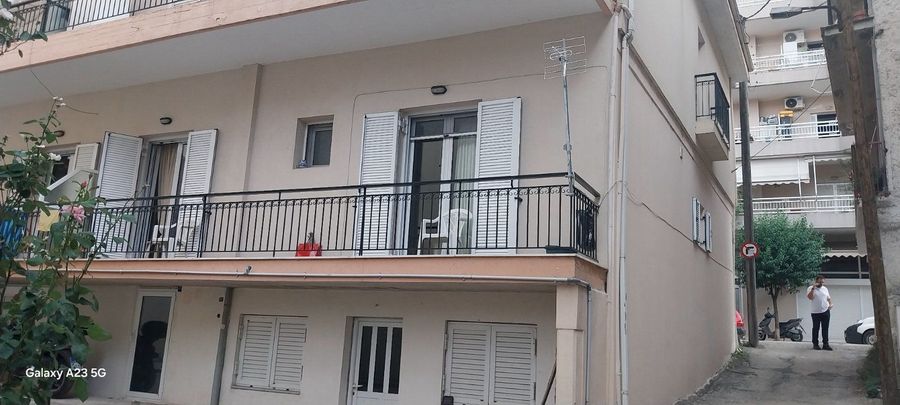 Photo 325887834