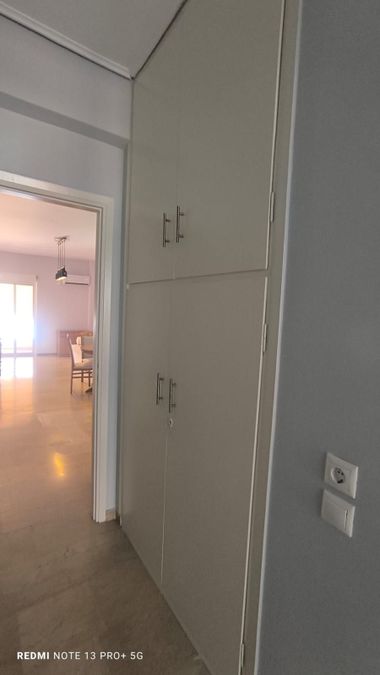 Photo 325893588