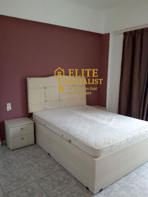 Photo 326042559