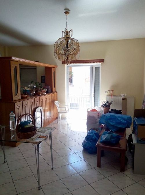 Photo 326327547