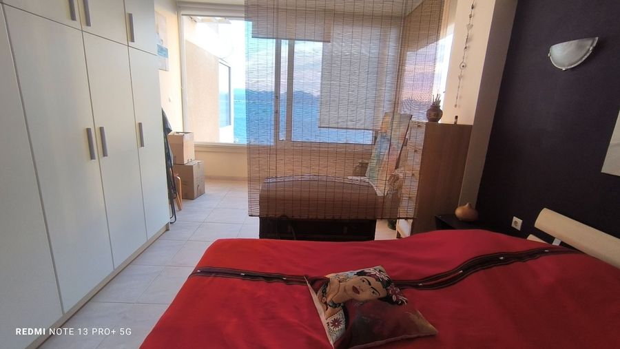 Photo 326449707