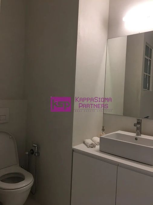 Photo 326647728
