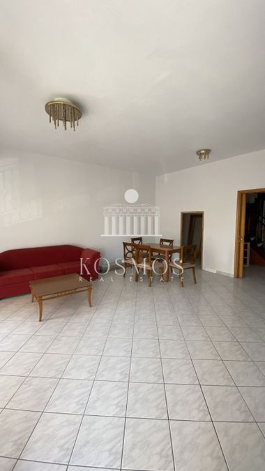 Photo 326759775