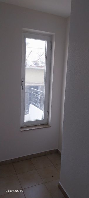 Photo 327029886