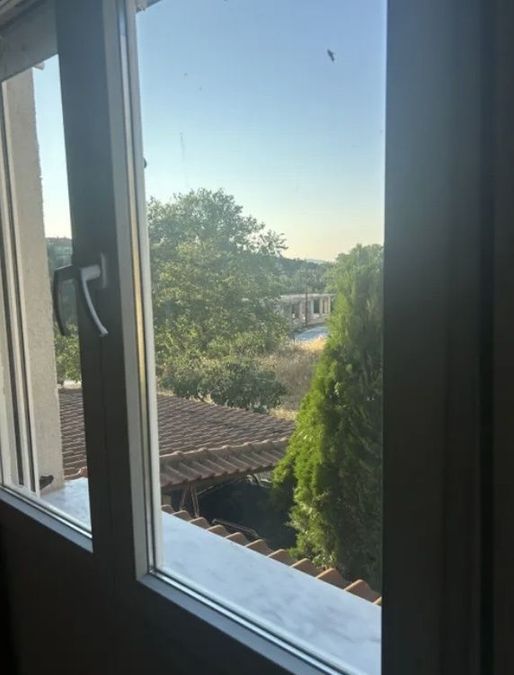 Photo 327067893