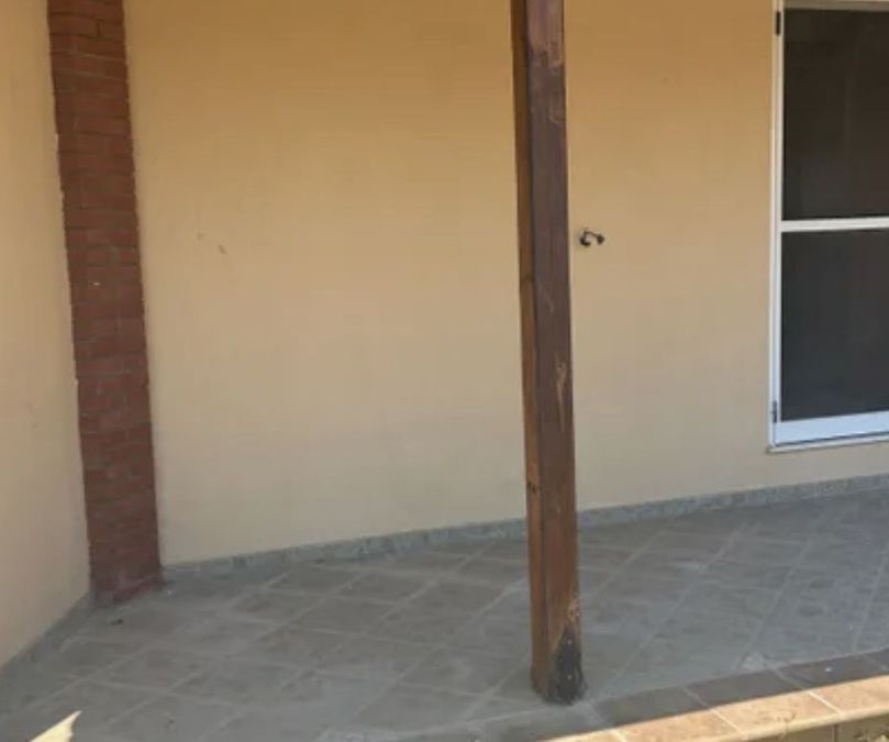Photo 327067896